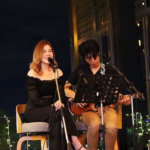 LIVE MUSIC