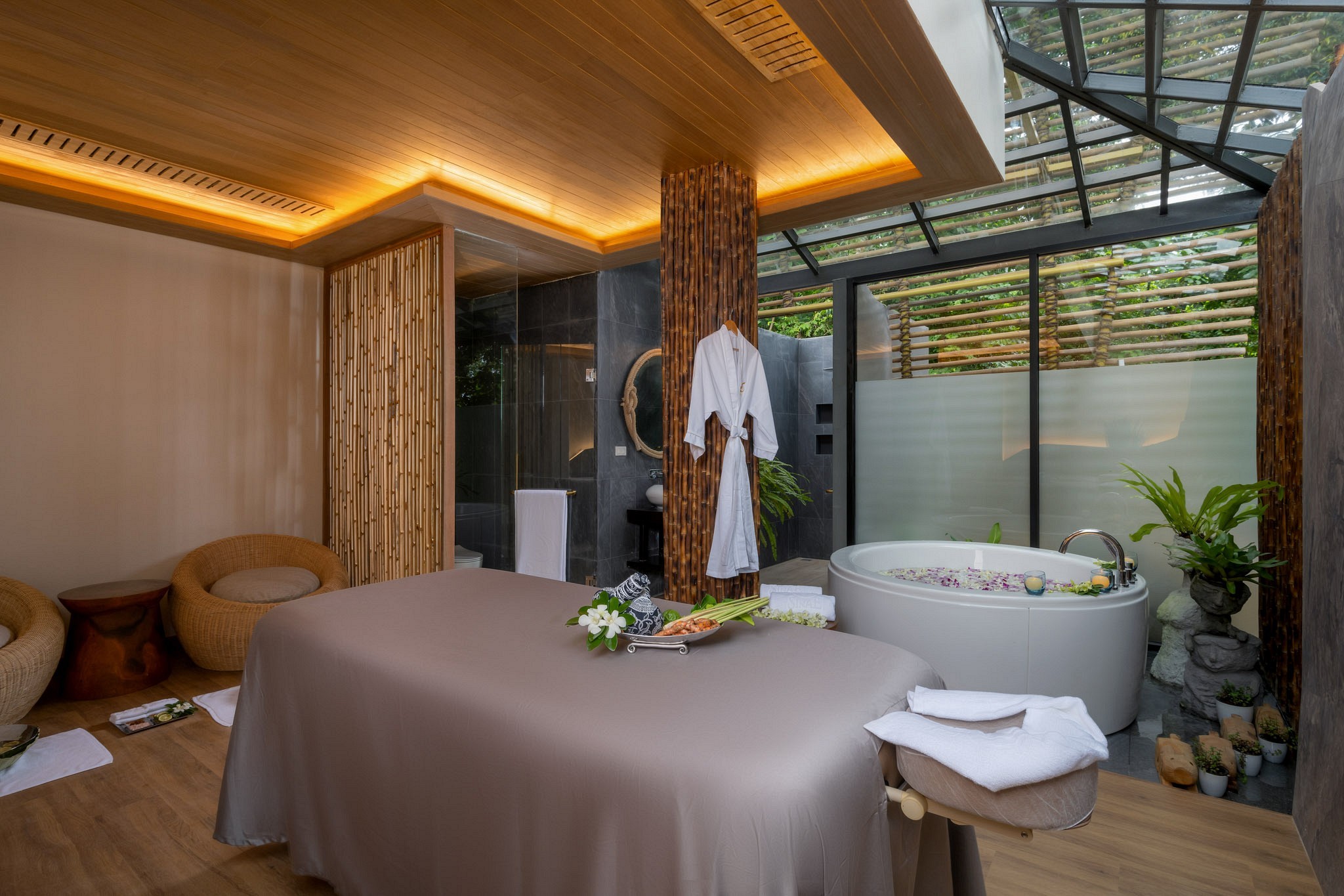 luxury hotel and spa in phuket thailand 