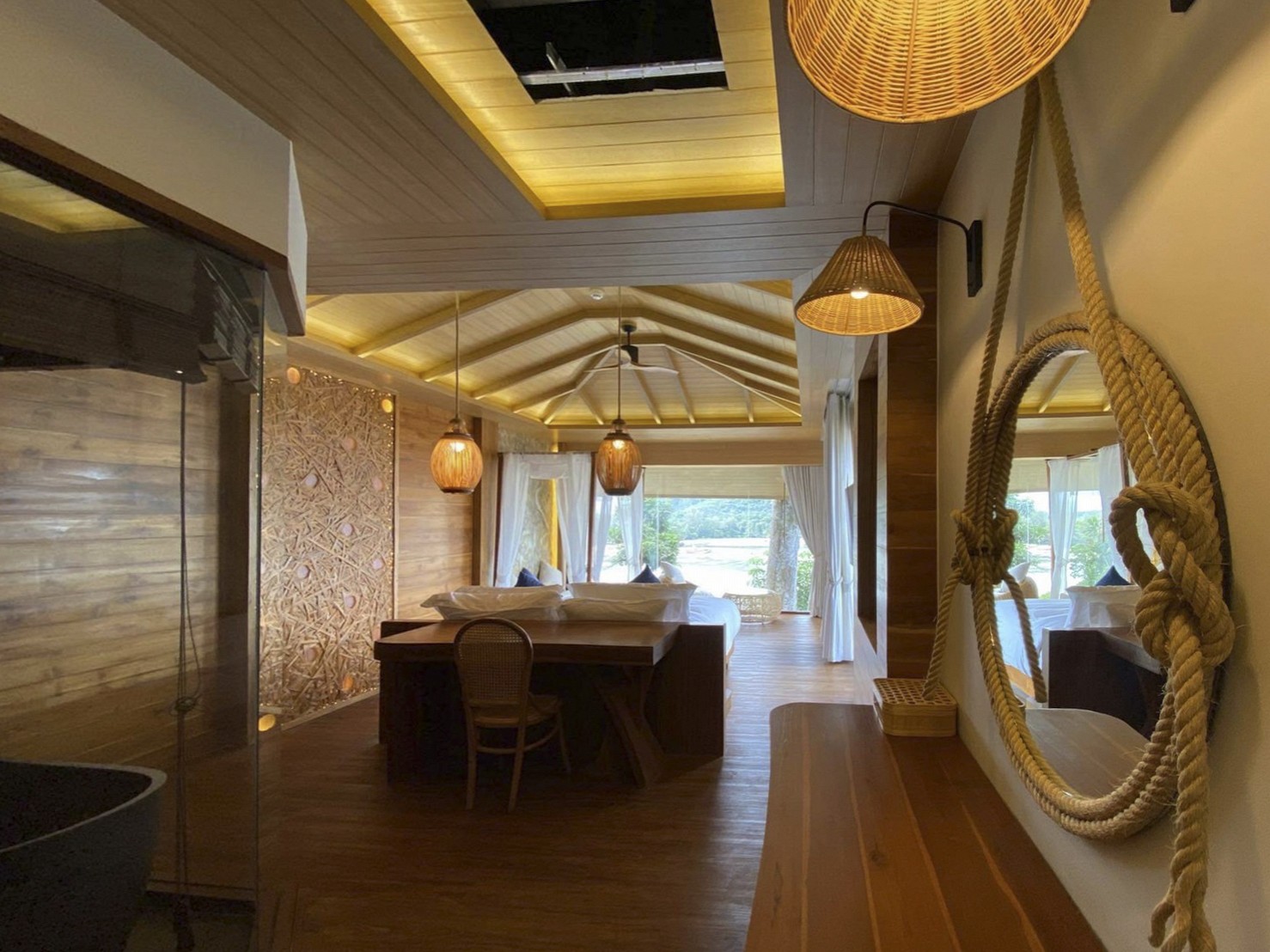 Sinae Phuket Luxury Hotel