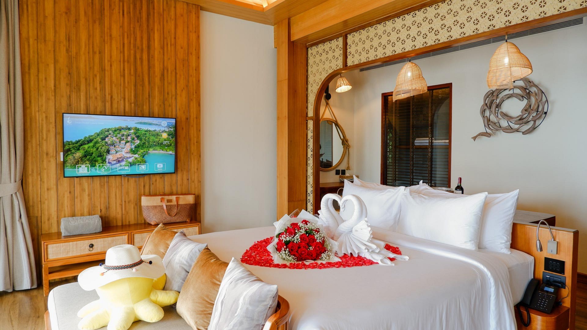 Sinae Phuket Luxury Hotel