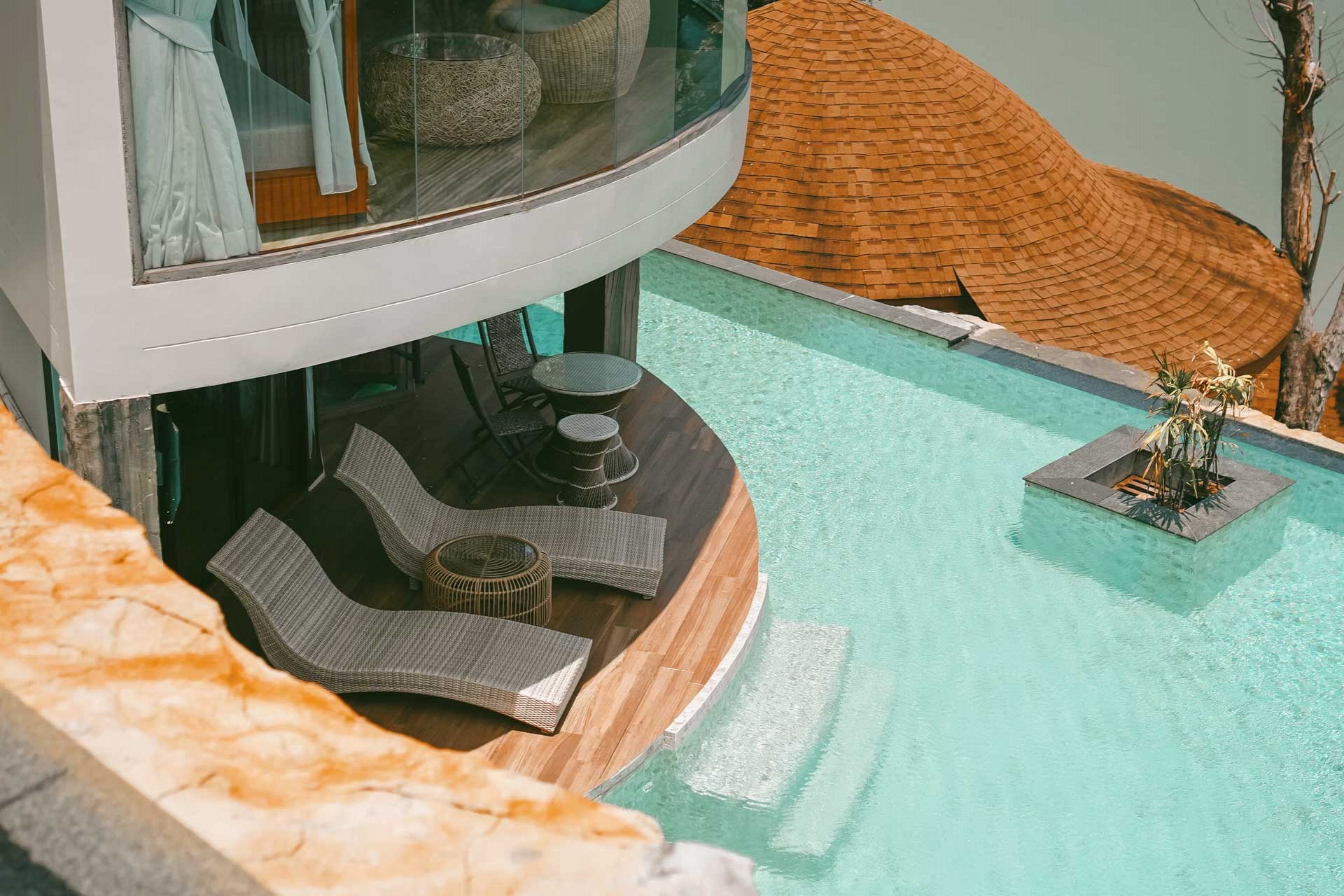 Sinae Phuket Luxury Hotel